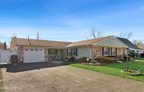 27 Drexel Ln, Aberdeen, NJ, 07747-1337 | Card Image