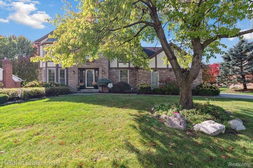 9377 Pineview Dr, Plymouth, MI, 48170-3286 | Card Image