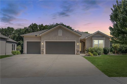 1013 Se Beatty Ct, Blue Springs, MO, 64014-5232 | Card Image