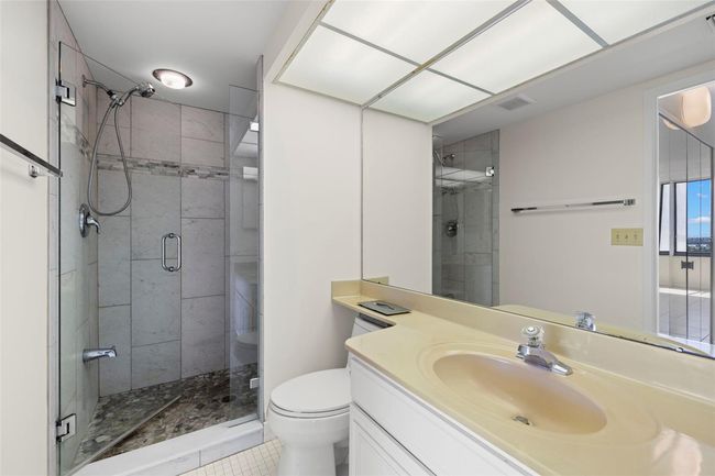 Guest bath | Image 27