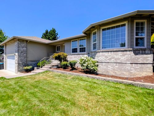 2749 Brookside Dr, Medford, OR, 97504-2166 | Card Image