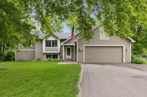 4049 Stockdale Dr, Vadnais Heights, MN, 55127-7521 | Card Image