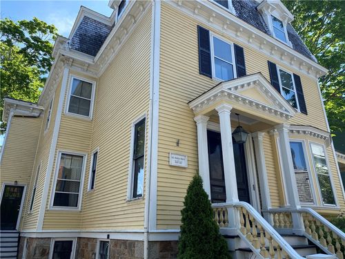10 Clarke St, Newport, RI, 02840-3024 | Card Image