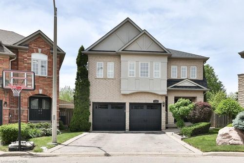 2266 Elmside Crescent, Burlington, ON, L7L6Y5 | Card Image