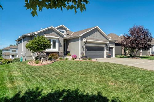 16366 S Laurelwood St, Olathe, KS, 66062-7865 | Card Image