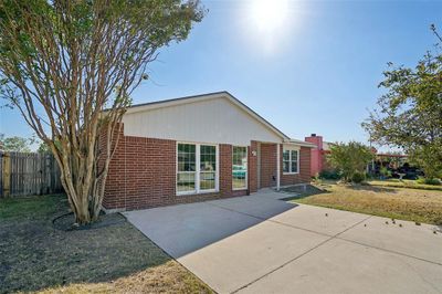 824 Mccully Street, House other with 3 bedrooms, 2 bathrooms and null parking in White Settlement TX | Image 2