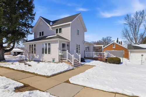 407 W Cherry St, FOX LAKE, WI, 53933-8021 | Card Image