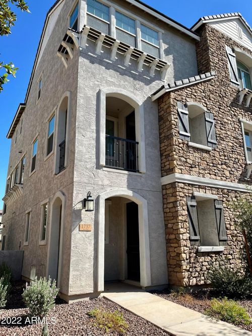 1737 E Hampton Ln, Gilbert, AZ, 85295-6060 | Card Image