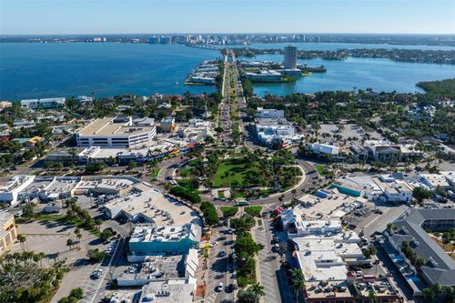 526 N Spoonbill Dr, SARASOTA, FL, 34236-1818 | Card Image