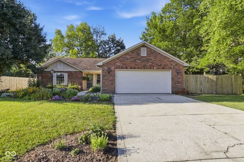 5443 Pine Hill Dr, Noblesville, IN, 46062-8409 | Card Image