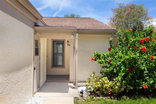 1306 Golfview Dr, Tarpon Springs, FL, 34689-6105 | Card Image