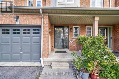 8 Beer Cres, Townhouse with 3 bedrooms, 3 bathrooms and 2 parking in Ajax ON | Image 3