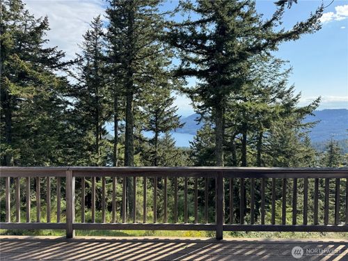 1052 Vusario Ln, Eastsound, WA, 98245-5066 | Card Image