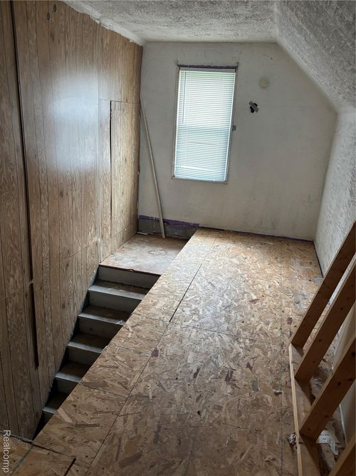 19762 Avon Ave, Detroit, MI, 48219-2176 | Card Image