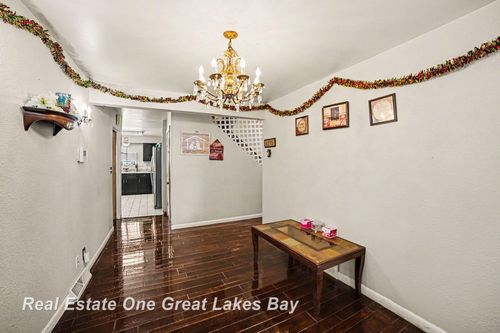 2437 Barnard St, Saginaw, MI, 48602-5035 | Card Image