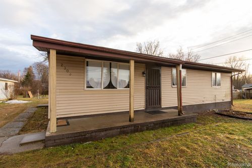 2303 W Coldwater Rd, Flint, MI, 48505-4808 | Card Image