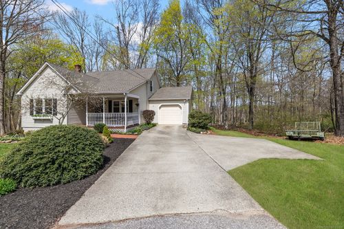 28 Brunswick Rd, Baltic, CT, 06330-2300 | Card Image