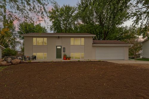 2904 College Dr, Emmetsburg, IA, 50536-1052 | Card Image
