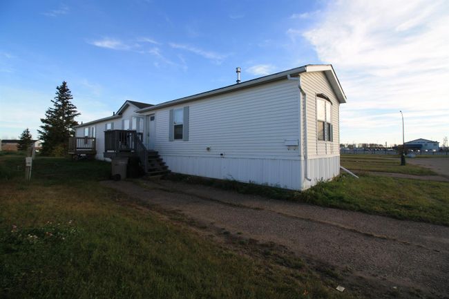 39 Deerglen Trailer Park, Home with 3 bedrooms, 2 bathrooms and 2 parking in High Level AB | Image 18