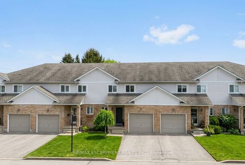 3-25 Meadowvale Dr, Fonthill, ON, L3E1B3 | Card Image