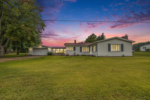 1832 30th St, Allegan, MI, 49010-8511 | Card Image