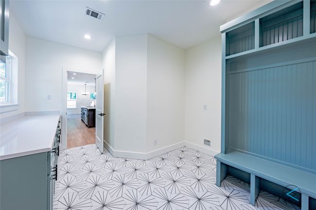 Mudroom with a wealth of natural light | Image 11