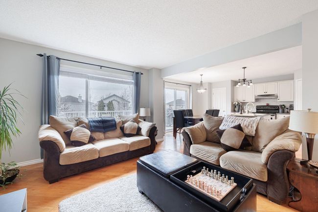 10 Somerglen Crescent Sw, House other with 4 bedrooms, 3 bathrooms and 4 parking in Calgary AB | Image 5
