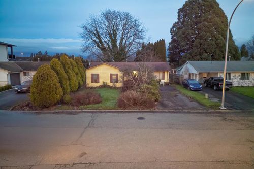 8900 Charles St, Chilliwack, BC, V2P7H8 | Card Image
