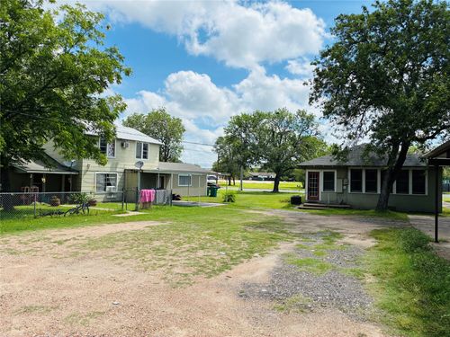 927937 N Franklin Street, La Grange, TX, 78945 | Card Image