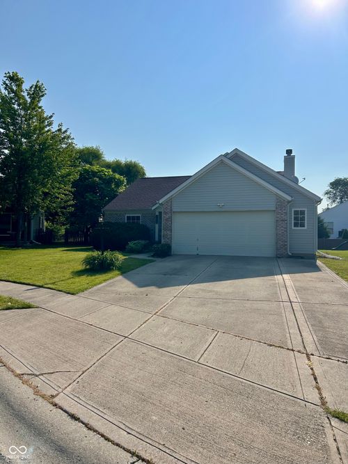 12307 Chiseled Stone Dr, Fishers, IN, 46037-4289 | Card Image