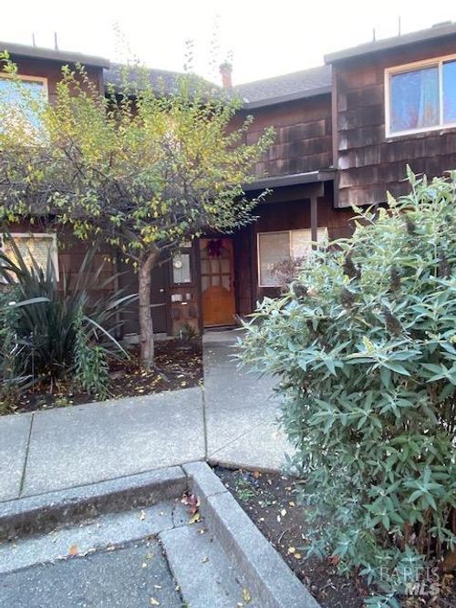 1565 Parkway Dr, Rohnert Park, CA, 94928-4740 | Card Image