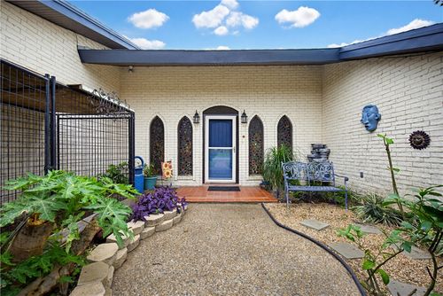 120 Shore Dr, Portland, TX, 78374-1420 | Card Image