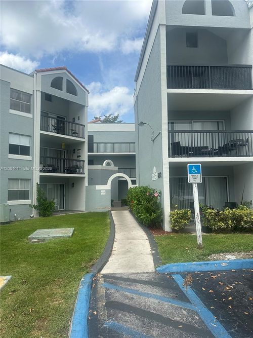 212-6272 Nw 186th St, Hialeah, FL, 33015-6091 | Card Image