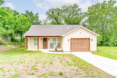 1602 S Hickory St, Bristow, OK, 74010-3926 | Card Image