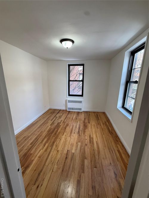 apt-3u-83 Austin St, Kew Gardens, NY, 11415-1812 | Card Image