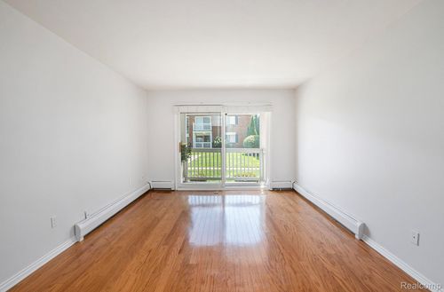 apt-105-2440 Parmenter Blvd, Royal Oak, MI, 48073-1340 | Card Image