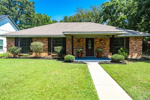 205 Cedarwood Dr, Enchanted Oaks, TX, 75156-9016 | Card Image