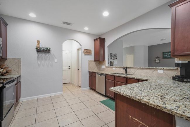 1664 Treeta Trl, House other with 4 bedrooms, 3 bathrooms and 2 parking in Kyle TX | Image 12
