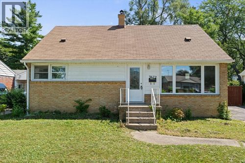 3672 Morris Dr, Windsor, ON, N9E2K7 | Card Image