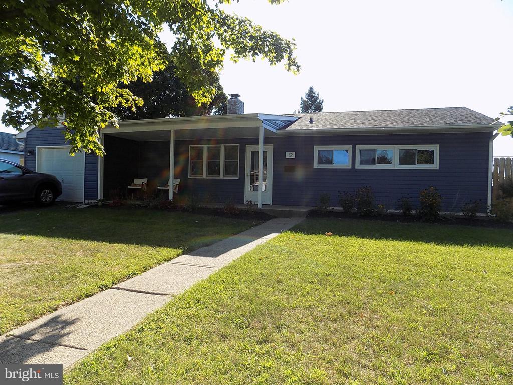Shelter Ln, Levittown, PA 19055