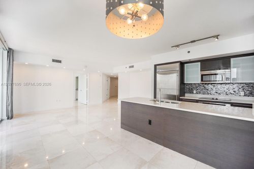 3901-55 6th St, Miami, FL, 33131-2573 | Card Image