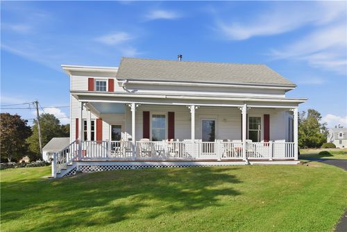 484 Oliphant Ln, Middletown, RI, 02842-4614 | Card Image