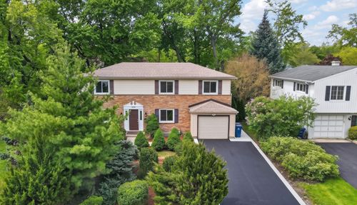 208 Pine St, Deerfield, IL, 60015-4827 | Card Image