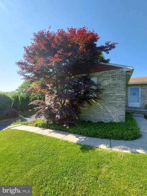 1892 Weavertown Rd, DOUGLASSVILLE, PA, 19518-8947 | Card Image