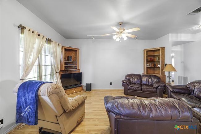 living room | Image 5