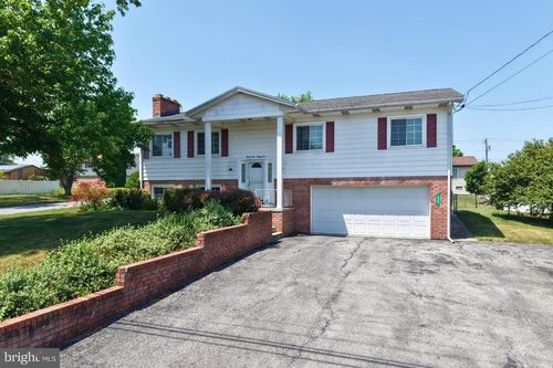 3995 Ricklyn Dr, CHAMBERSBURG, PA, 17202-8230 | Card Image