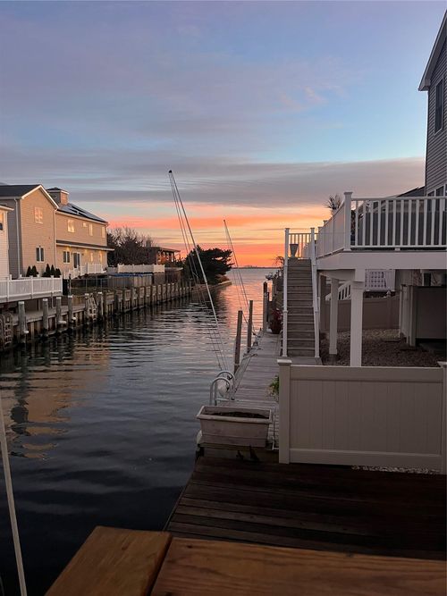 109 S Bay Dr, Babylon, NY, 11702-4100 | Card Image