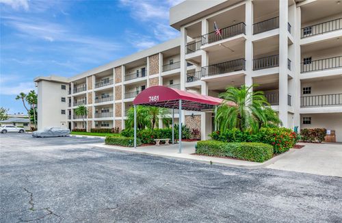 203-7461 W Country Club Dr N, SARASOTA, FL, 34243-4514 | Card Image
