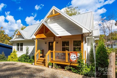 27 Ruslan Dr, Asheville, NC, 28806-6301 | Card Image