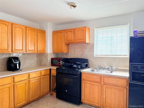 90 209th St, Queens Village, NY, 11428-1063 | Card Image